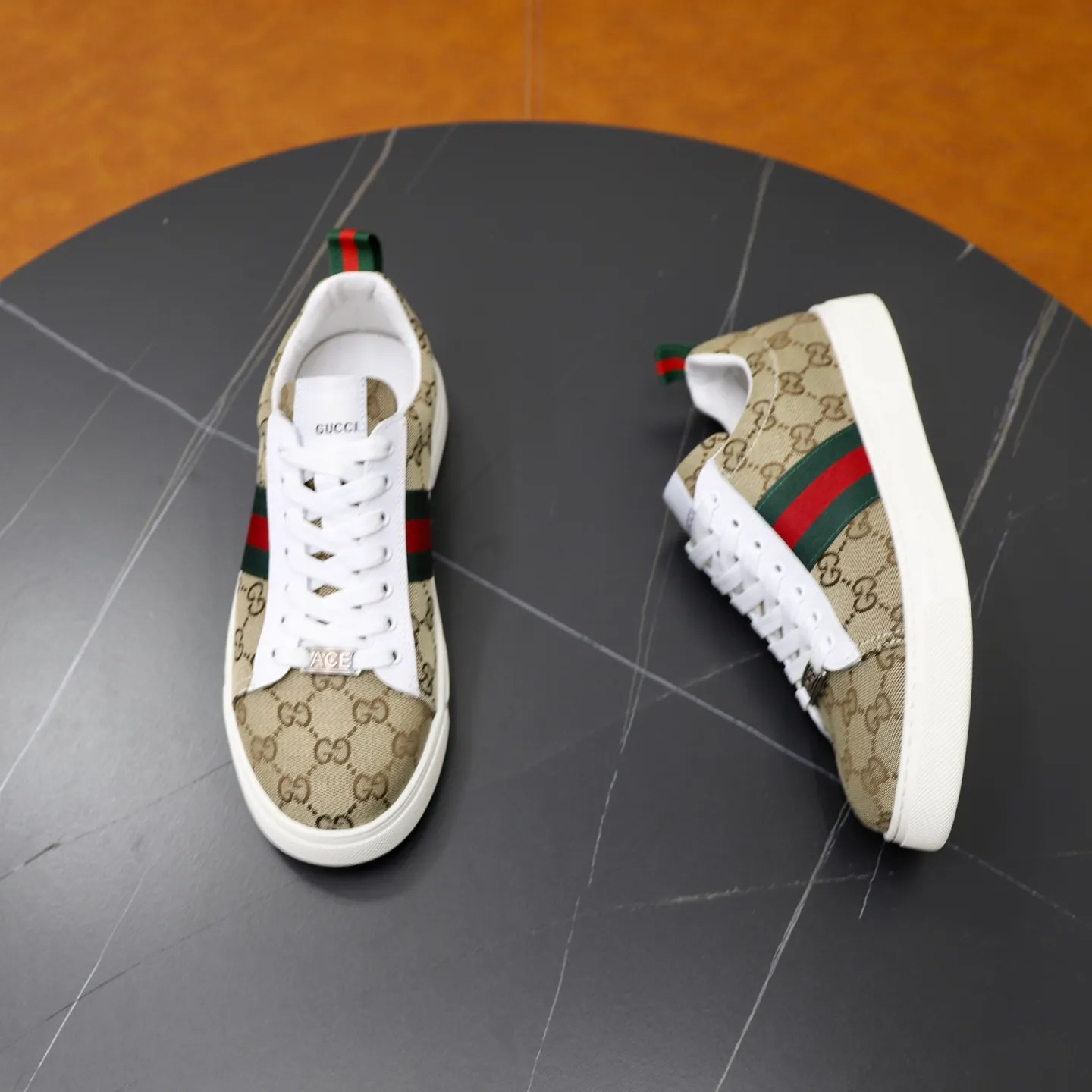 Ex-factory price: 440💰🙅‍♂️🙅‍♂️🙅‍♂️ Brand: GUCCI Standard code: 38-44 (45 customized) Grade: Same as the official website Material: Original material splicing Comfortable and breathable lining Lightweight and wear-resistant sports outsole Style category: Men's fashionable casual shoes Running sneakers Distinguished luxury brand elements Top luxury Color: actual picture color